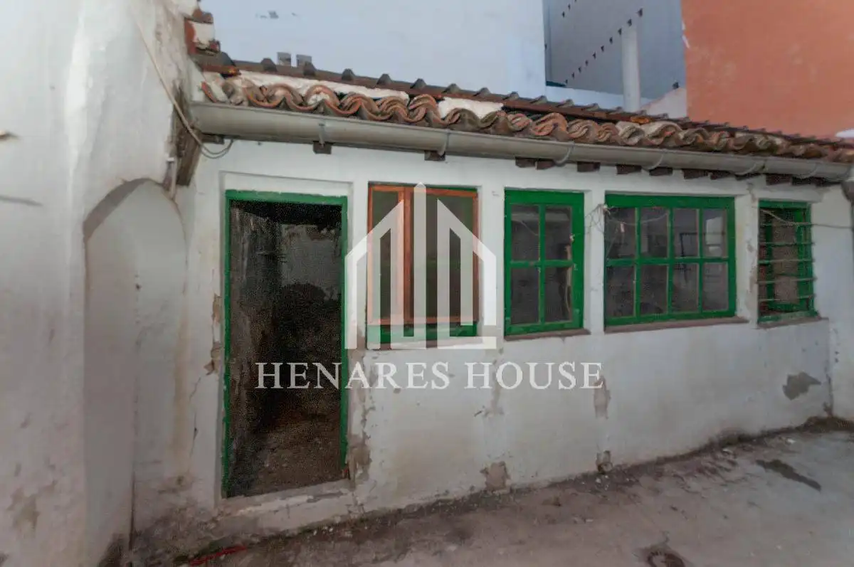 Vista exterior de Casa o xalet en venda en Alcalá de Henares amb Calefacció