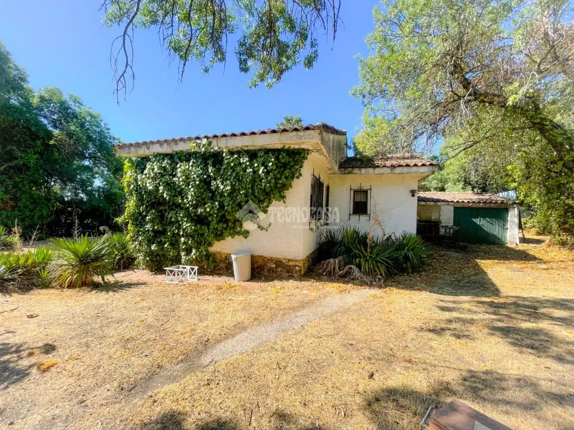 Vista exterior de Casa o xalet en venda en Guadarrama amb Calefacció