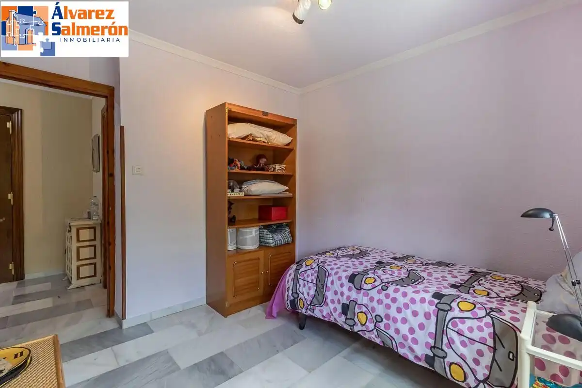 Habitación de Casa o chalet en venta en Huétor Vega con Aire acondicionado, Calefacción y Jardín privado