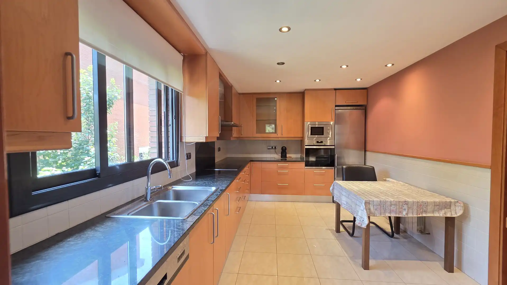 Cuina de Casa o xalet de lloguer en Sant Cugat del Vallès amb Aire condicionat i Calefacció