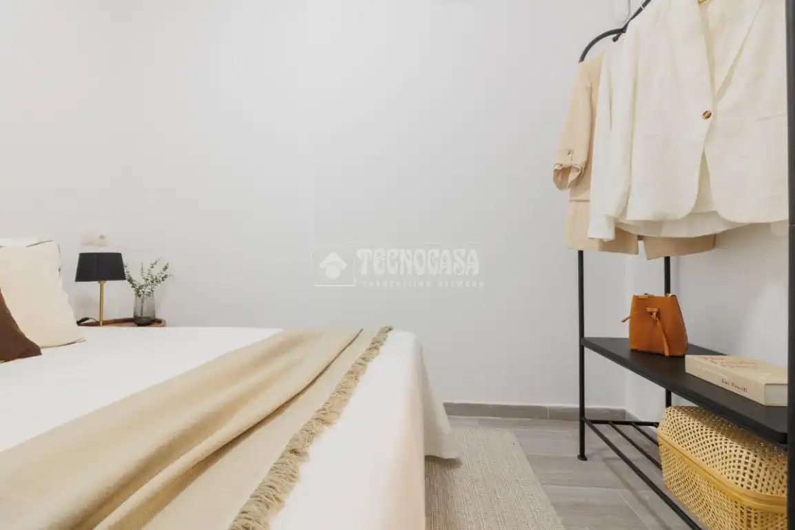 Habitación de Local en venta en Madrid
