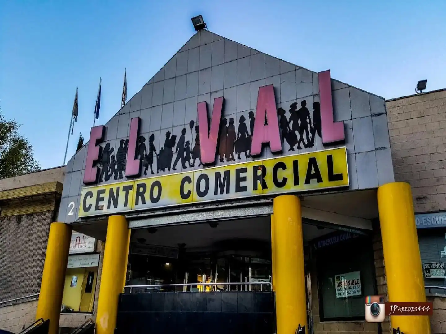 Vista exterior de Local en venta en Alcalá de Henares