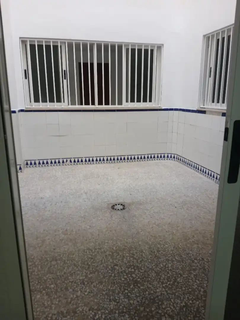 Baño de Piso en venta en Motril con Aire acondicionado, Trastero y Amueblado