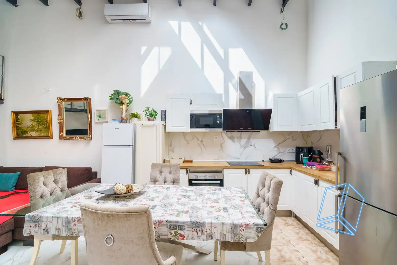 Küche von Erdgeschoss zum Verkauf in Barcelona mit Terrasse