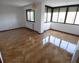 Living room of Flat to rent in Tres Cantos  with Heating, Parquet flooring and Storage room