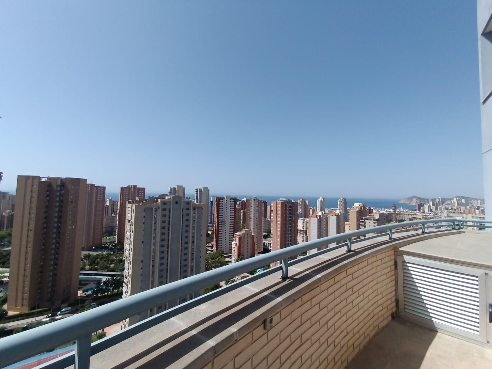 Vista exterior de Pis en venda en Benidorm amb Aire condicionat, Terrassa i Traster