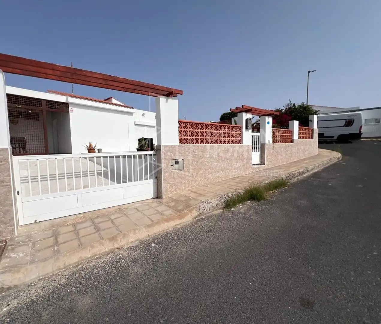 Vista exterior de Casa o xalet en venda en La Oliva amb Jardí privat, Terrassa i Traster