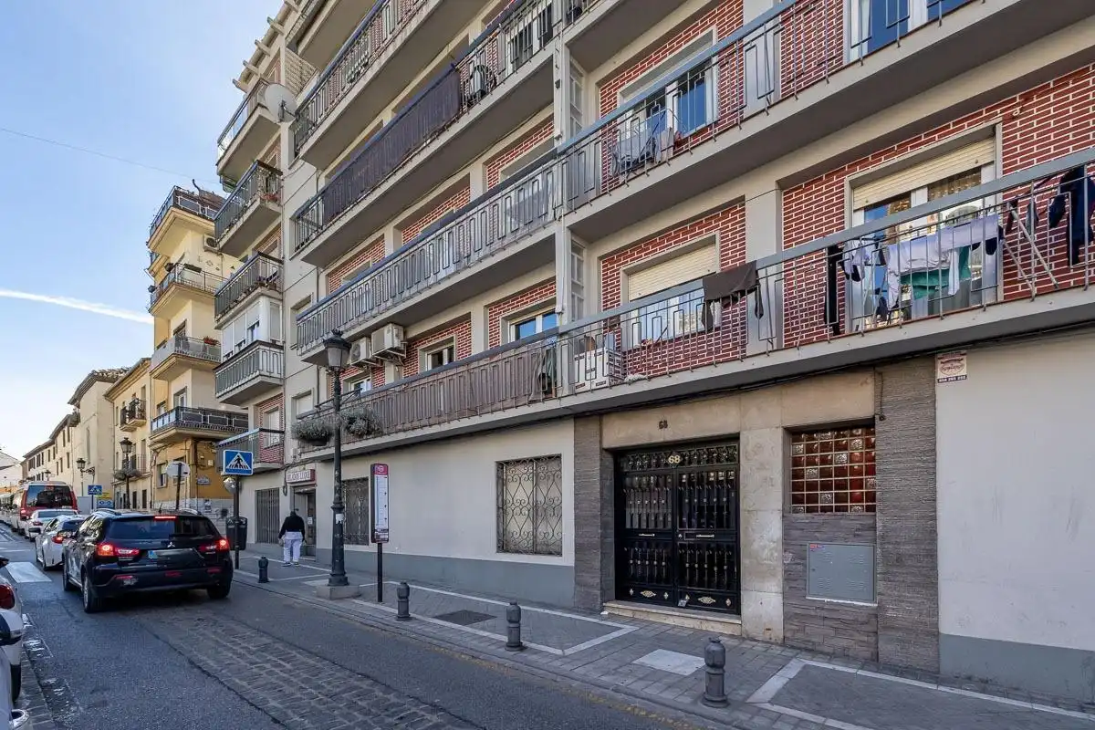 Vista exterior de Piso en venta en Granada con Calefacción y Terraza