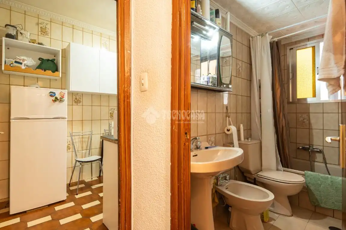 Bathroom of Flat for sale in Granada  with Balcony