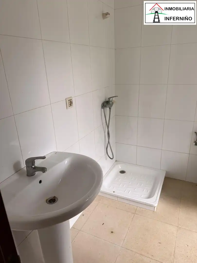 Badezimmer von Geschaftsraum zur Miete in San Sadurniño