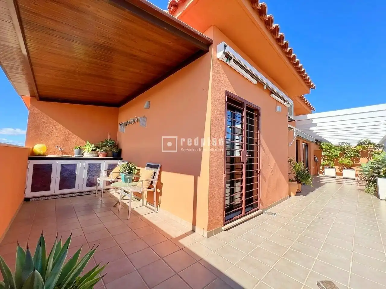 Vista exterior de Ático en venta en Rincón de la Victoria con Aire acondicionado, Calefacción y Jardín privado