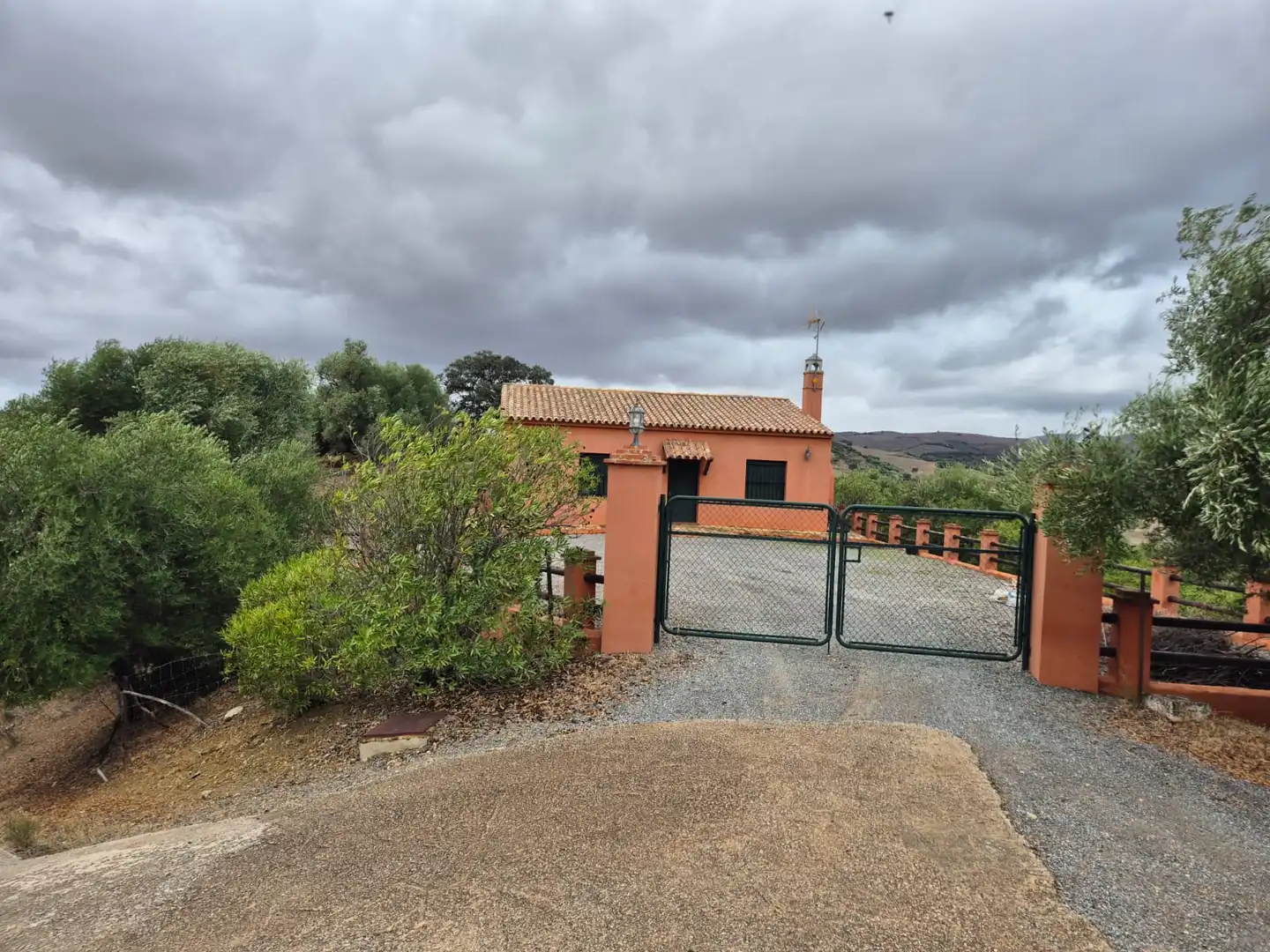 Vista exterior de Finca rústica en venda en Puerto Serrano amb Aire condicionat, Calefacció i Jardí privat
