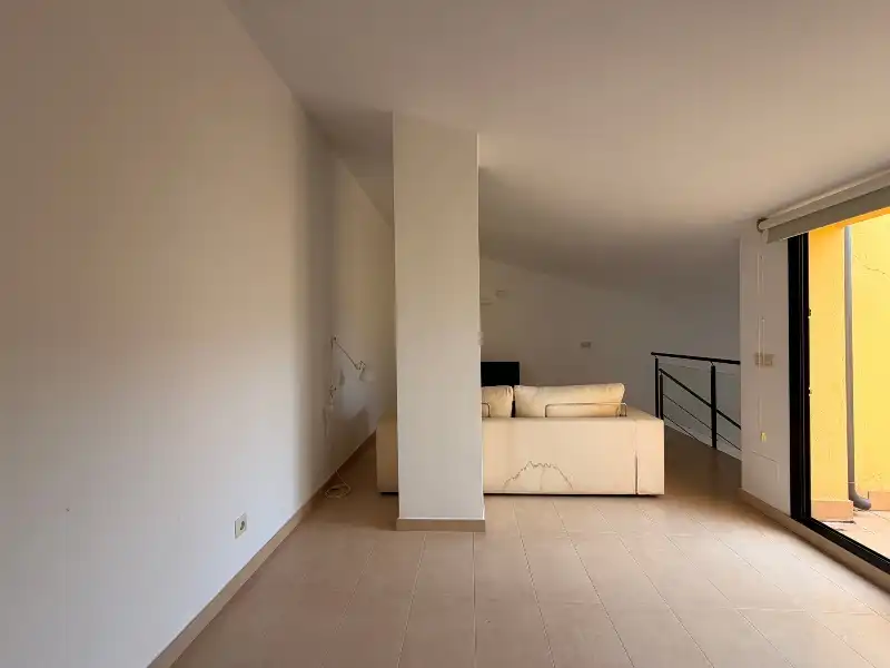 Sala de estar de Piso en venta en La Bisbal d'Empordà con Aire acondicionado, Calefacción y Parquet