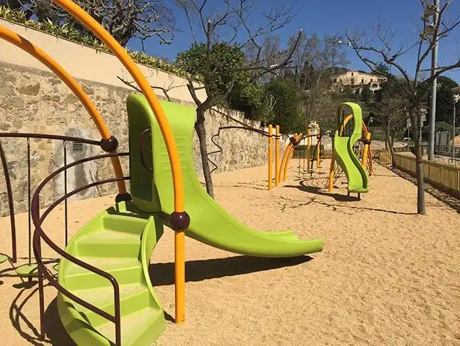 Vista exterior de Casa o xalet en venda en El Masnou amb Aire condicionat, Terrassa i Piscina