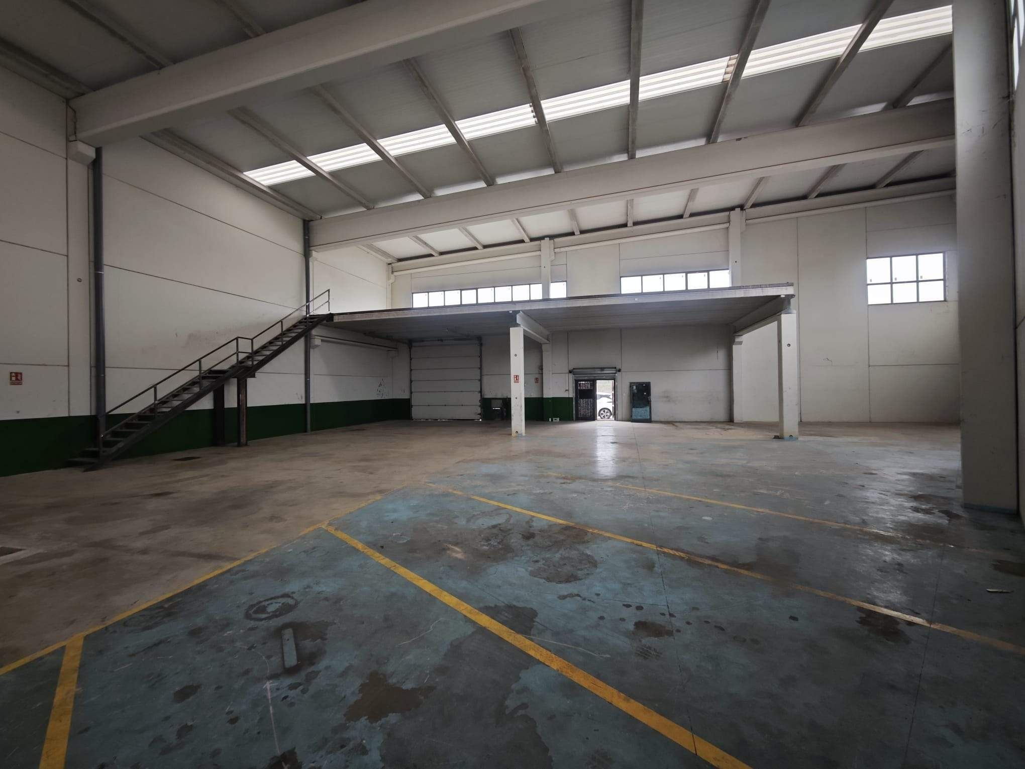 Industrial buildings to rent in Santa Oliva