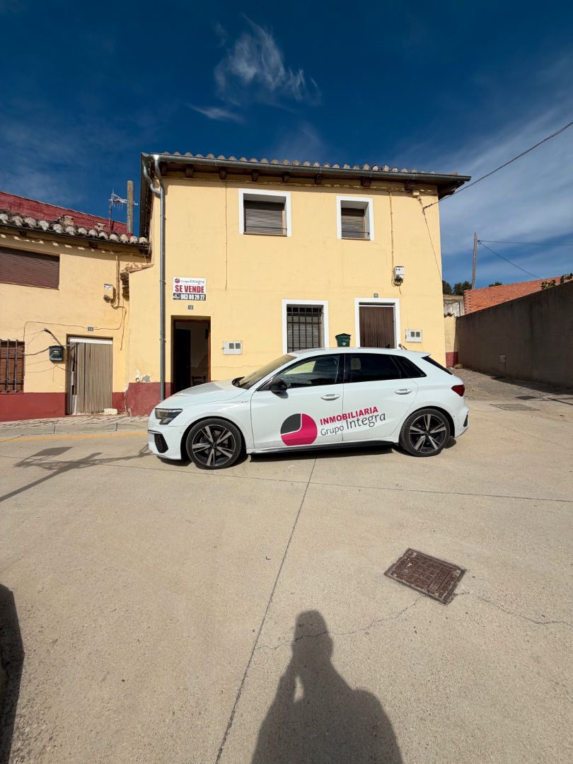 Vista exterior de Finca rústica en venda en Dueñas amb Calefacció, Traster i Moblat