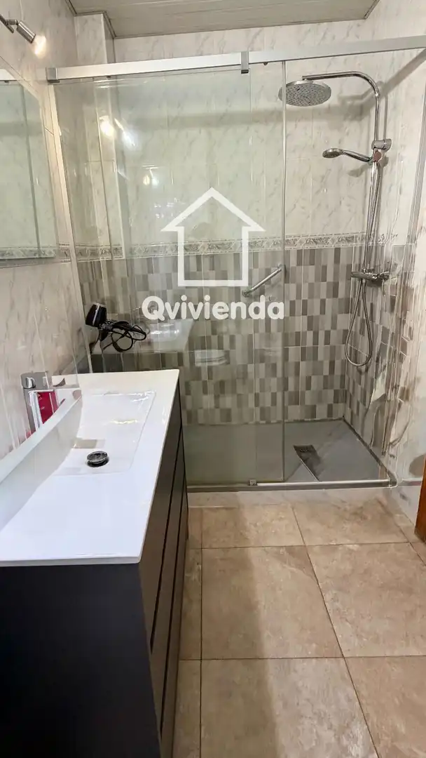 Bathroom of Flat for sale in Terrassa  with Air Conditioner, Heating and Terrace