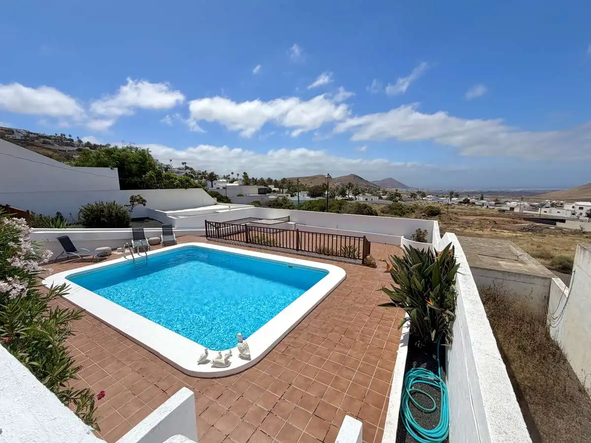 Vista exterior de Casa o chalet en venta en Teguise con Trastero y Amueblado