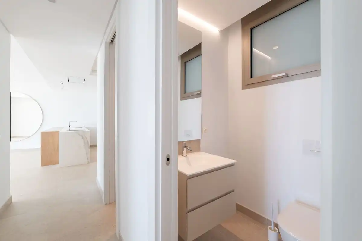 Badezimmer von Wohnung zur Miete in Benahavís mit Abstellraum