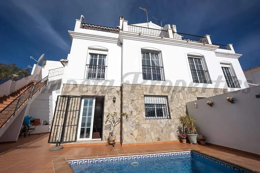 Casa con piscina en venta en Frigiliana