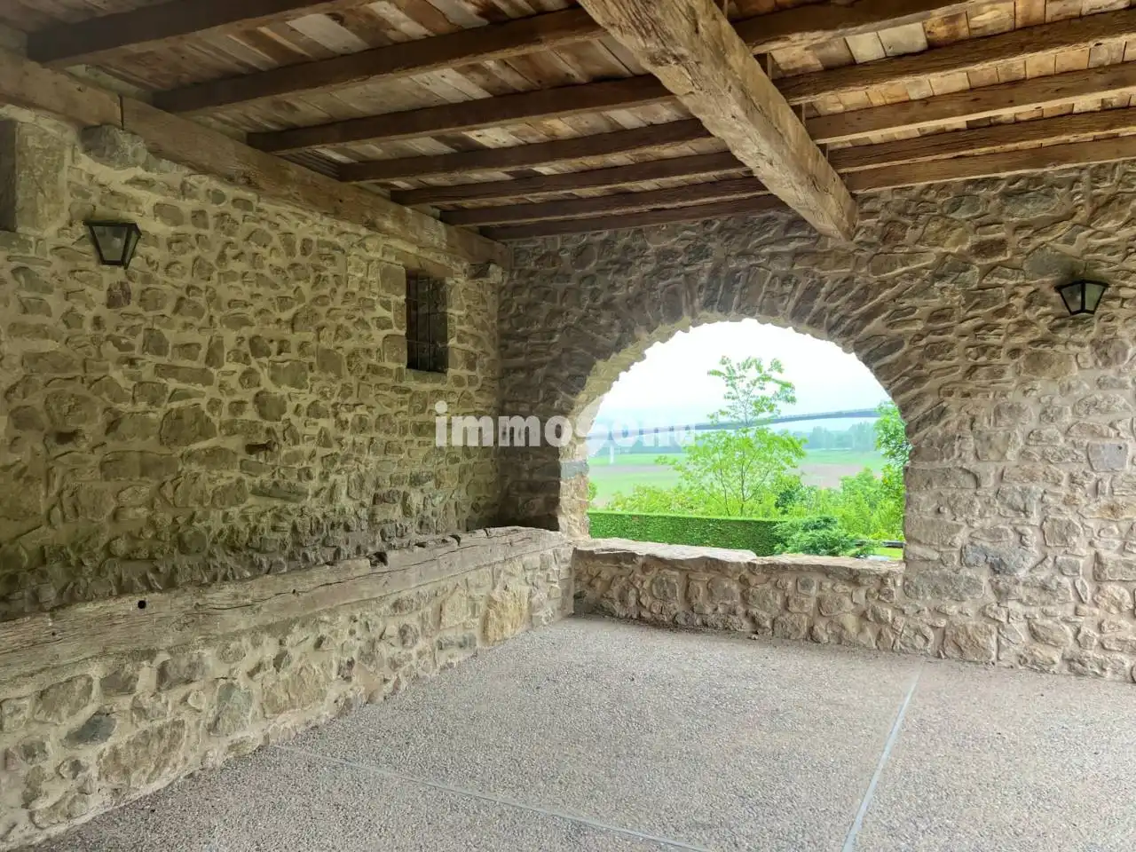 Terrassa de Finca rústica en venda en La Vall d'en Bas amb Calefacció, Jardí privat i Alarma