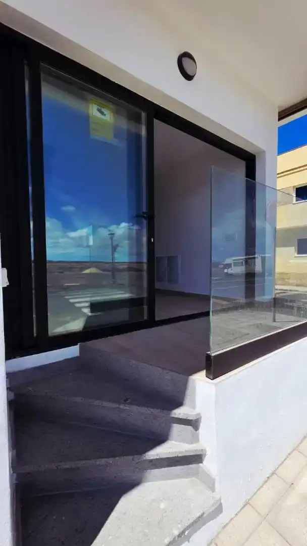 Vista exterior de Dúplex en venta en La Oliva con Trastero y Balcón