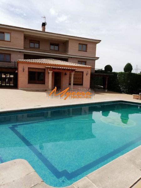 Swimming pool of Flat to share in Villaviciosa de Odón  with Heating