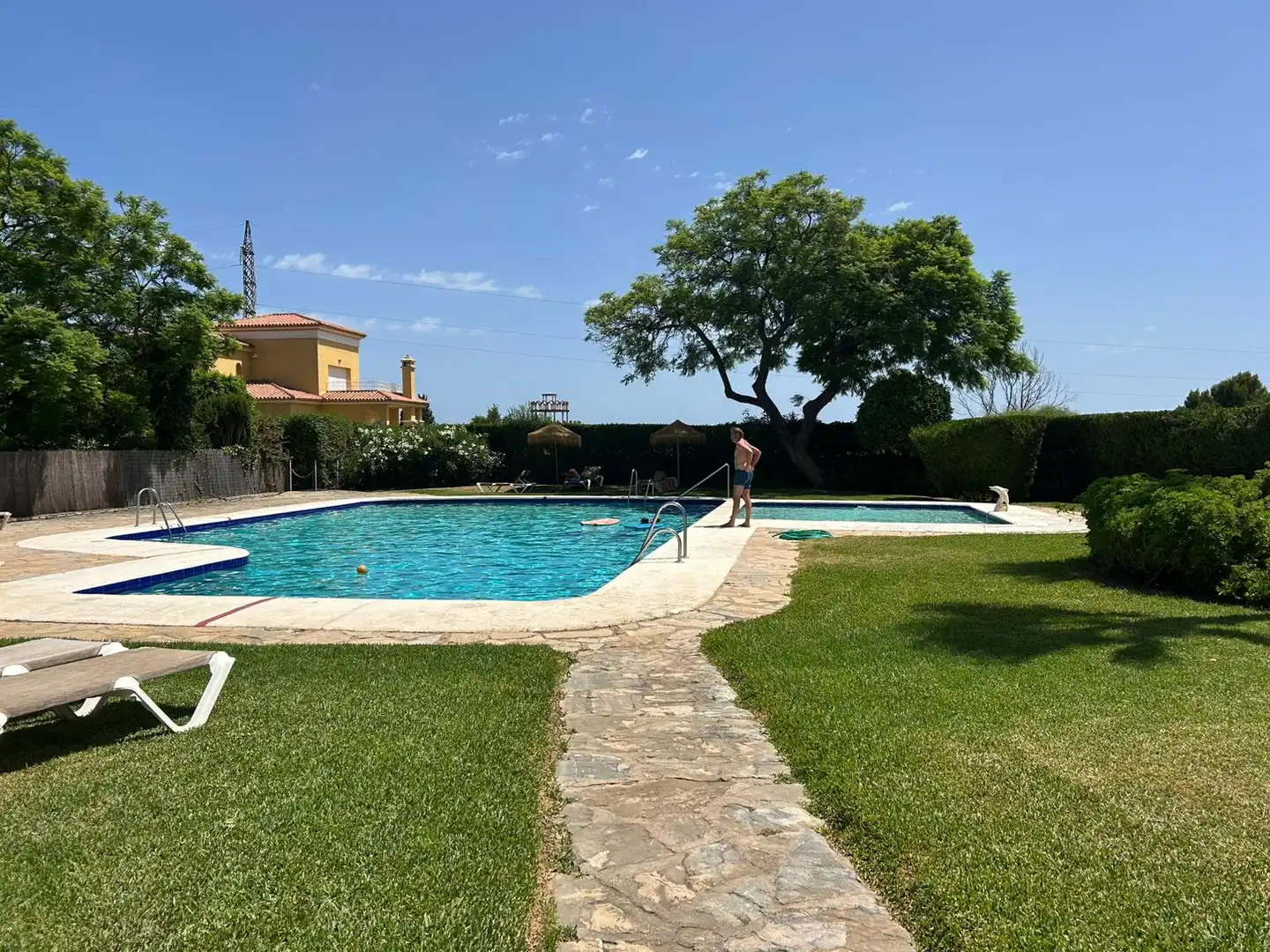Piscina de Piso de alquiler en Estepona con Aire acondicionado, Terraza y Amueblado