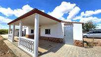 Vista exterior de Finca rústica en venda en Llíria amb Terrassa i Piscina