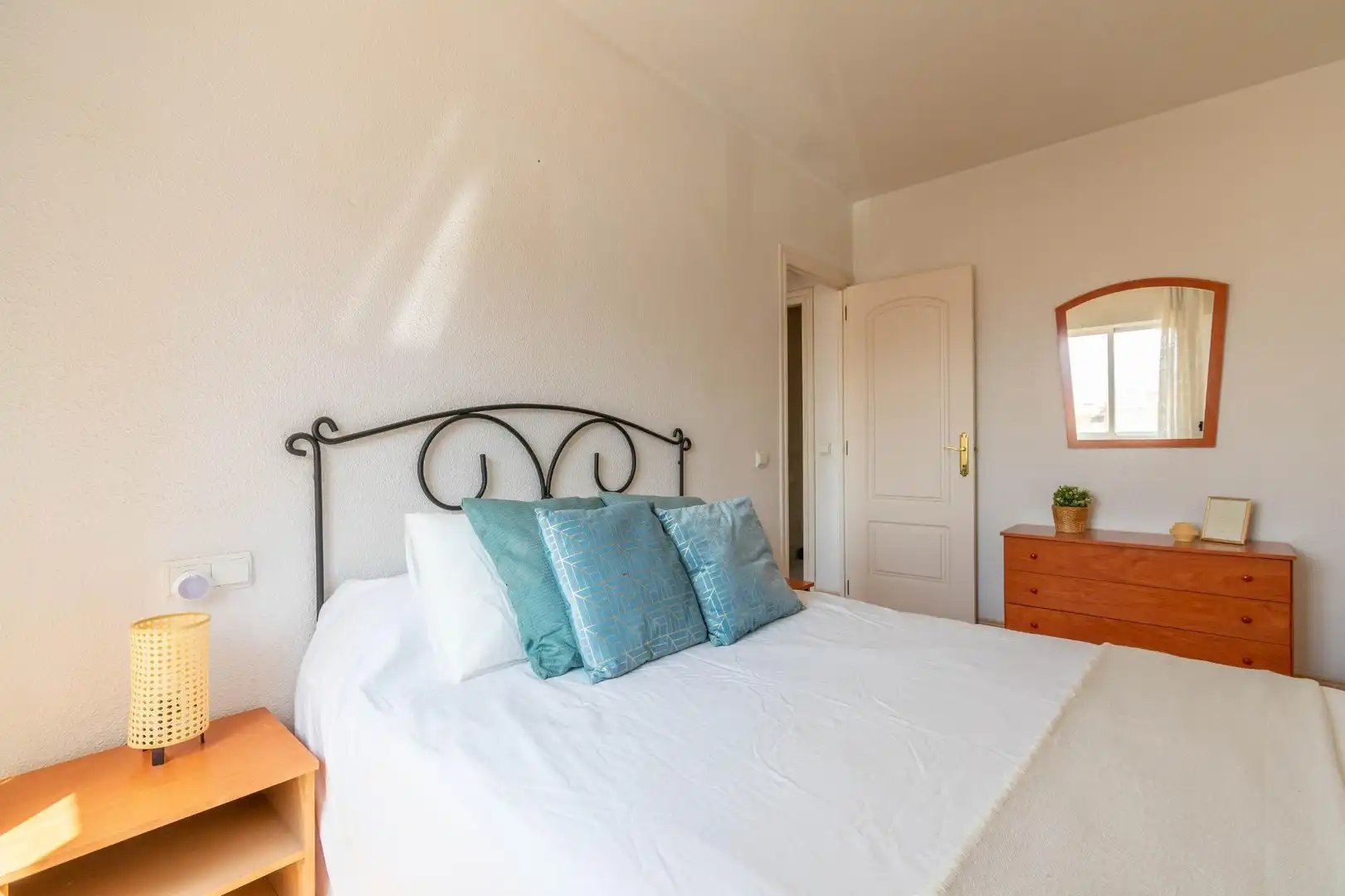 Habitación de Piso en venta en Almería con Terraza y Amueblado