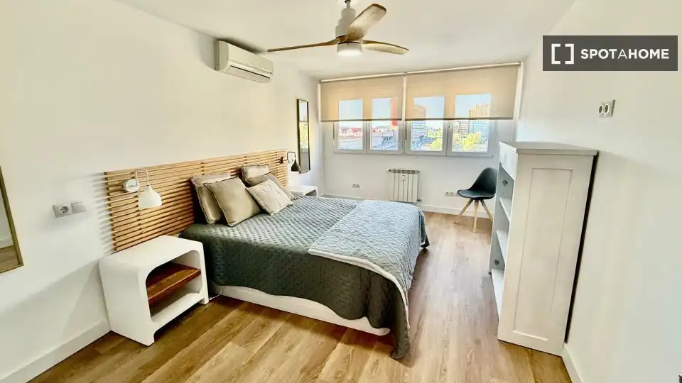 Habitación de Piso de alquiler en Madrid con Aire acondicionado, Calefacción y Amueblado