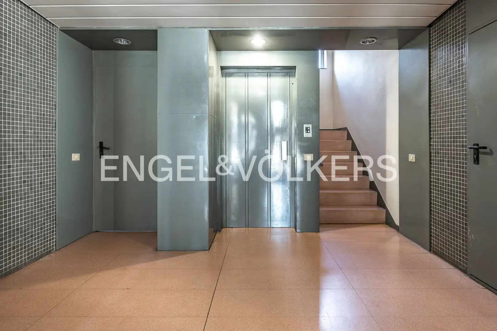 Piso en venta en Barcelona con Calefacción y Parquet