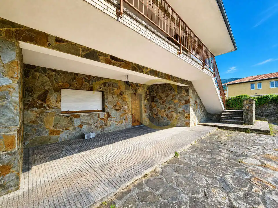 Vista exterior de Casa o xalet en venda en Cudillero amb Calefacció, Jardí privat i Moblat