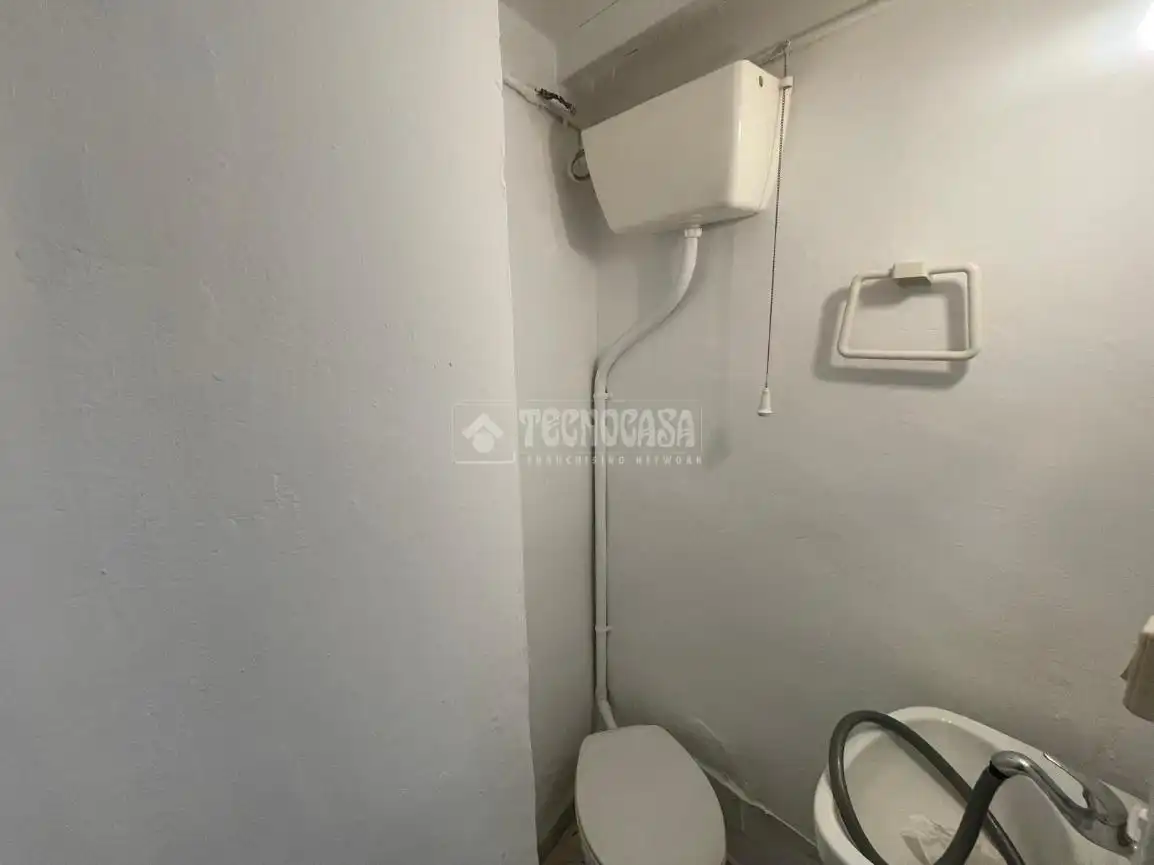 Badezimmer von Büro zum Verkauf in Antequera