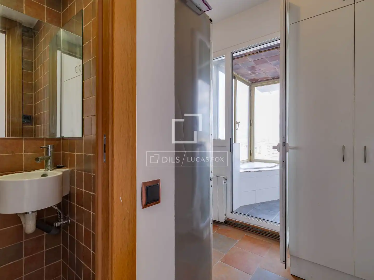 Wohnung zum Verkauf in Barcelona mit Klimaanlage, Terrasse und Abstellraum