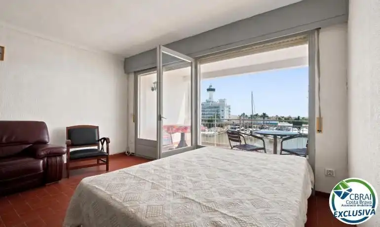 Dormitori de Apartament en venda en Empuriabrava