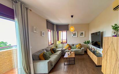 Living room of Flat for sale in Rincón de la Victoria  with Air Conditioner, Heating and Parquet flooring