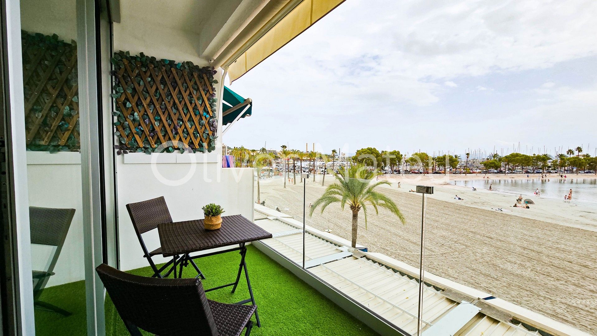 Vista exterior de Estudi en venda en Alcúdia amb Aire condicionat, Terrassa i Moblat
