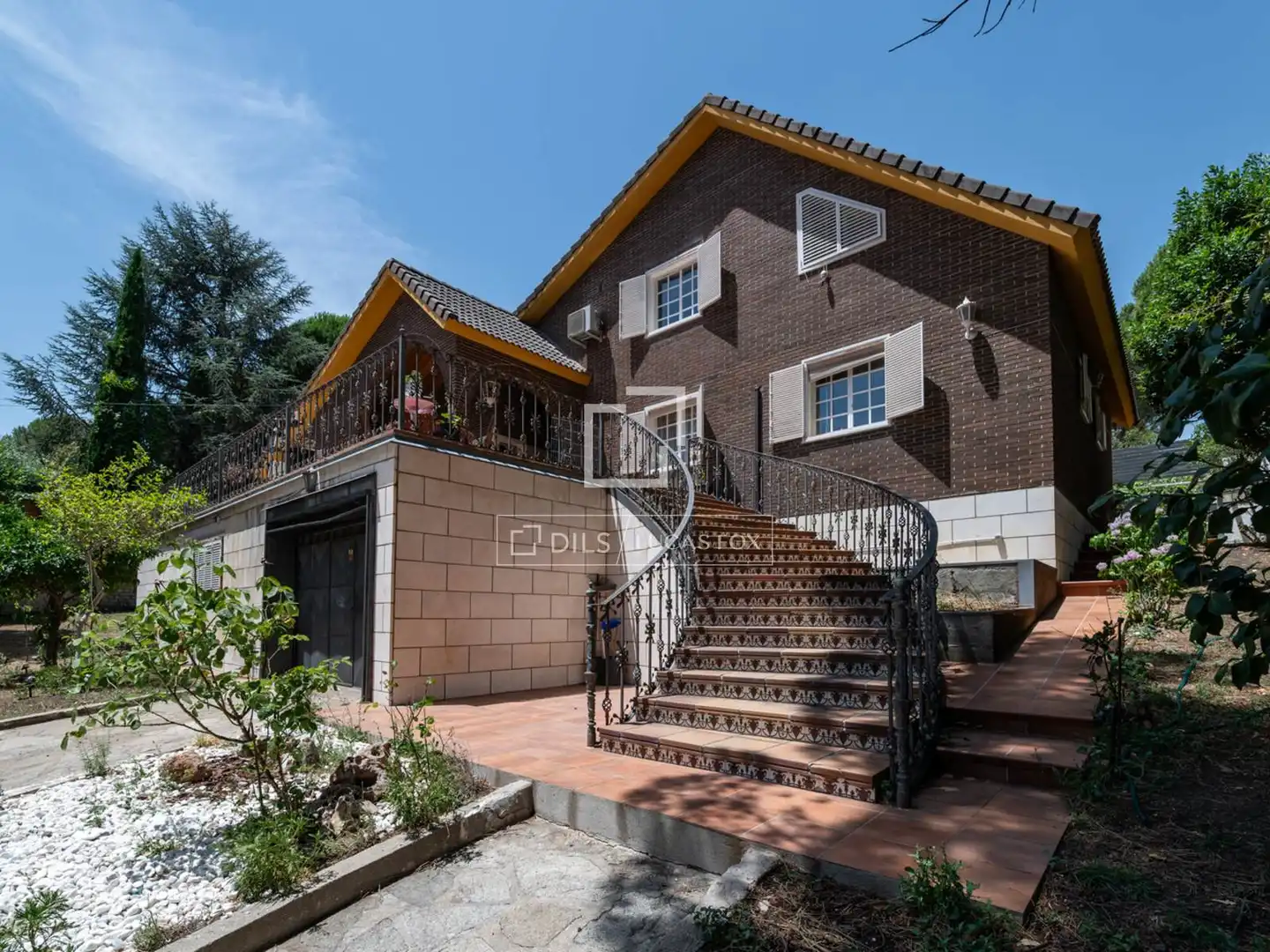 Vista exterior de Casa o xalet en venda en San Martín de Valdeiglesias amb Aire condicionat, Jardí privat i Terrassa