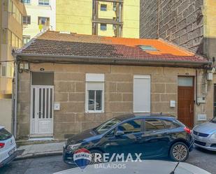 Vista exterior de Casa adosada en venda en Vigo  amb Terrassa