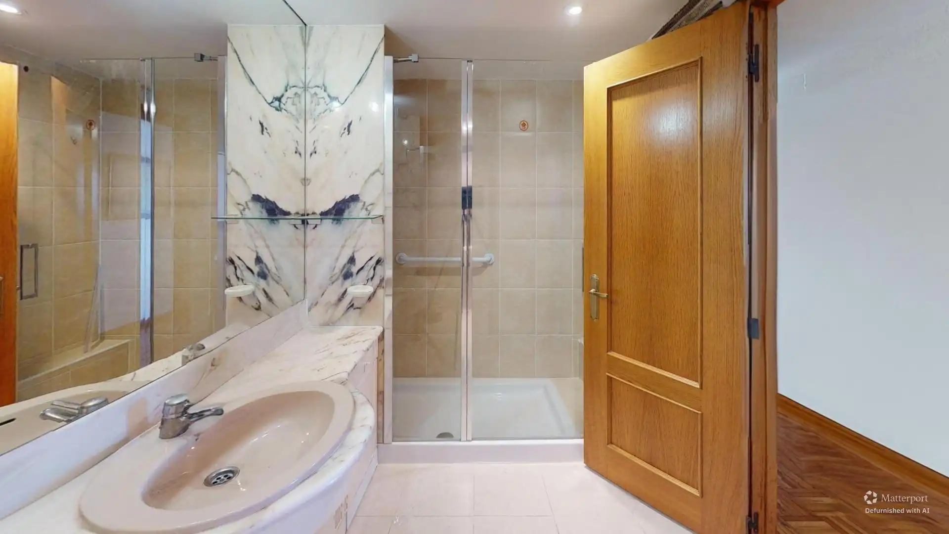 Baño de Piso de alquiler en Valencia con Aire acondicionado, Parquet y Amueblado