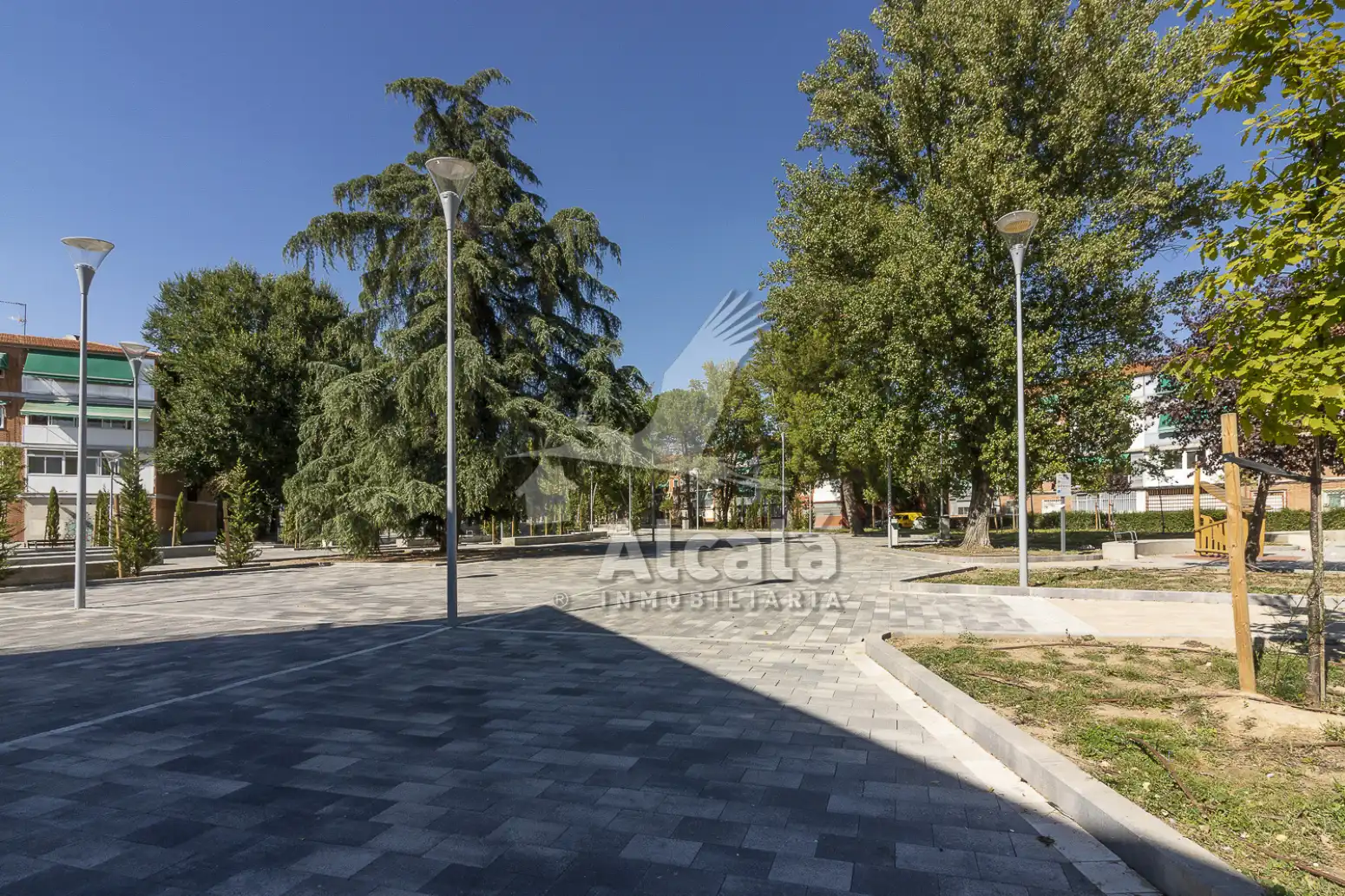 Vista exterior de Pis en venda en Alcalá de Henares amb Aire condicionat, Calefacció i Terrassa