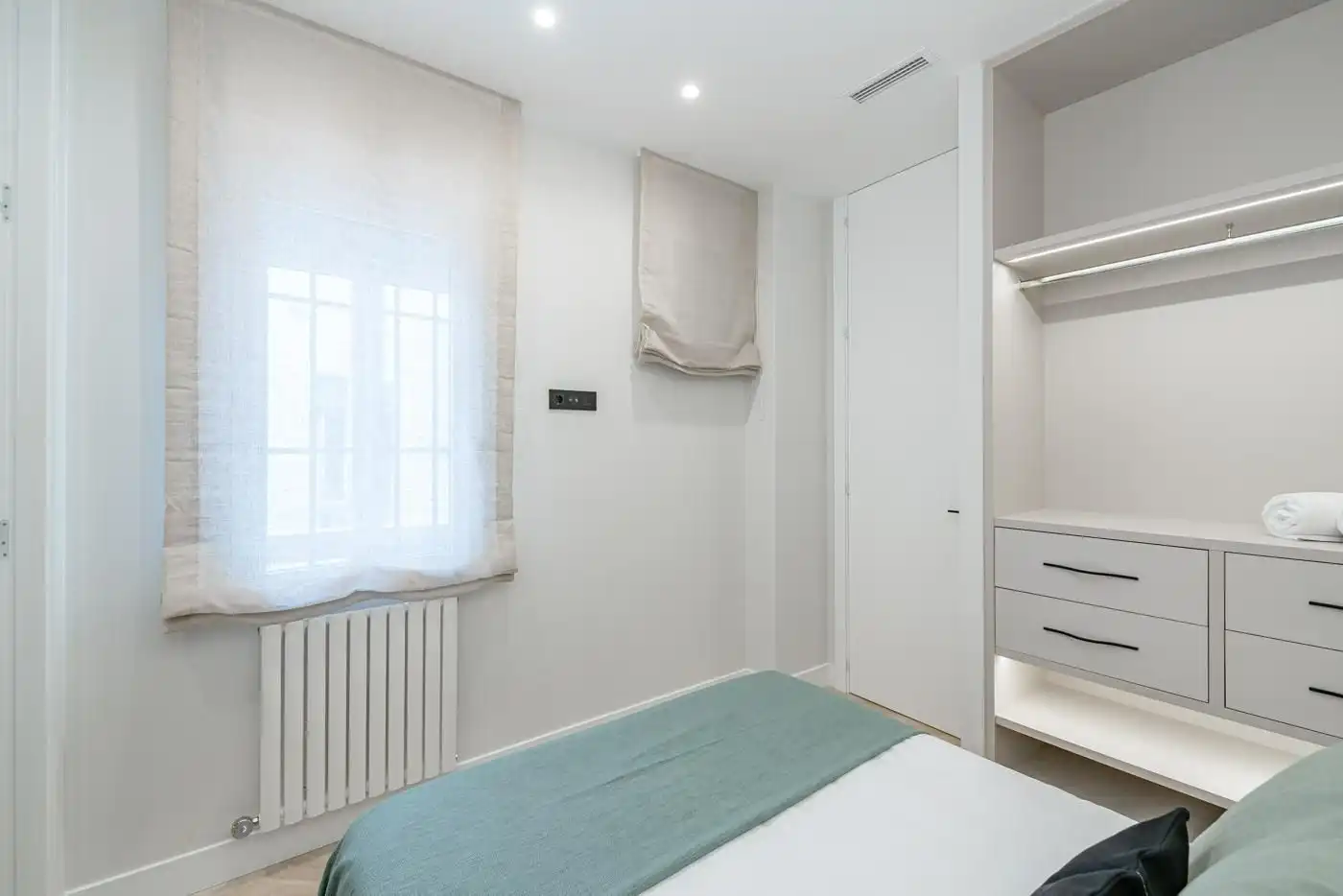 Schlafzimmer von Wohnung zum Verkauf in Madrid mit Klimaanlage und Heizung