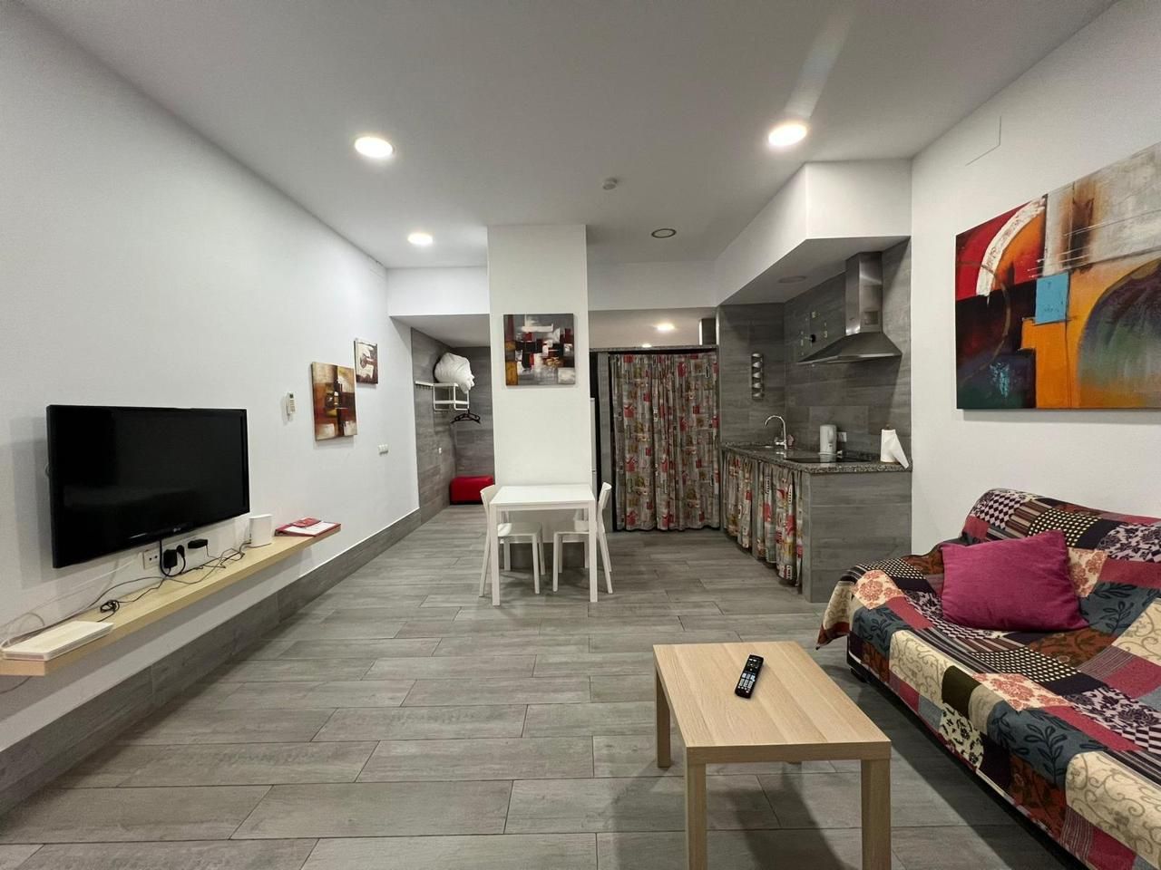 Sala d'estar de Planta baixa de lloguer en Málaga Capital amb Aire condicionat i Moblat