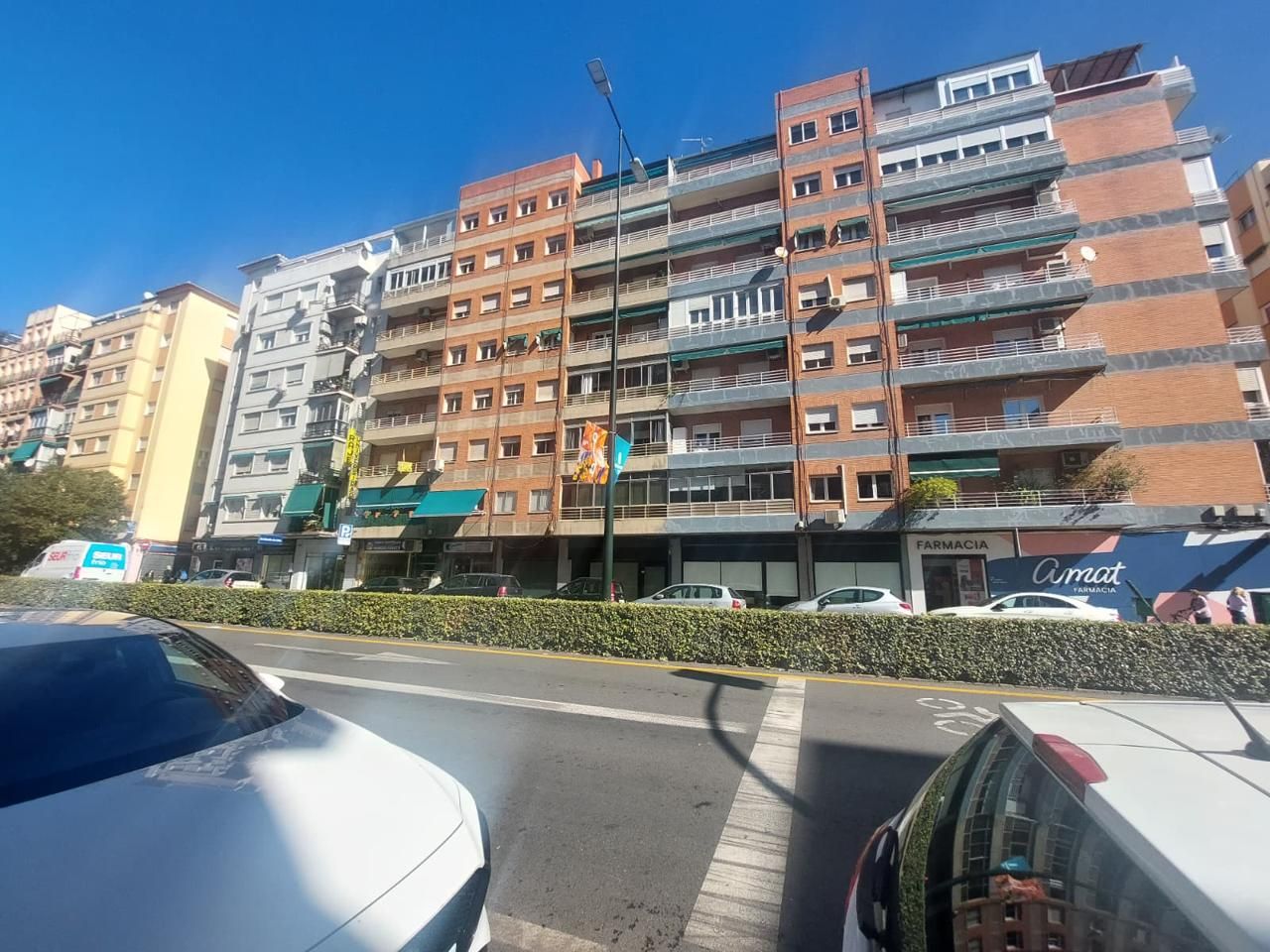 Vista exterior de Pis en venda en  Granada Capital amb Aire condicionat, Terrassa i Moblat