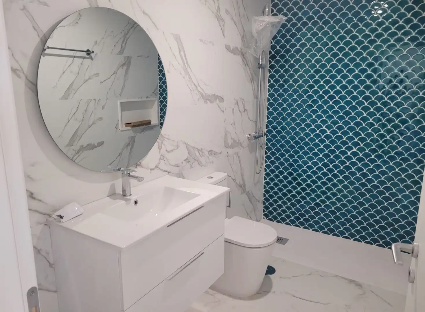 Baño de Apartamento en venta en Arona con Terraza, Piscina y Amueblado