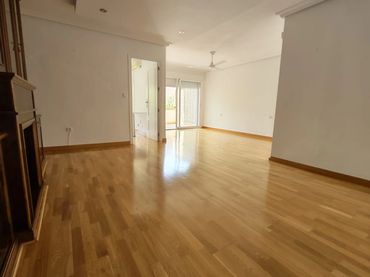 Piso con balcón en alquiler en Centro