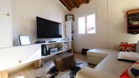 Sala d'estar de Pis en venda en Laredo amb Parquet, Moblat i Balcó
