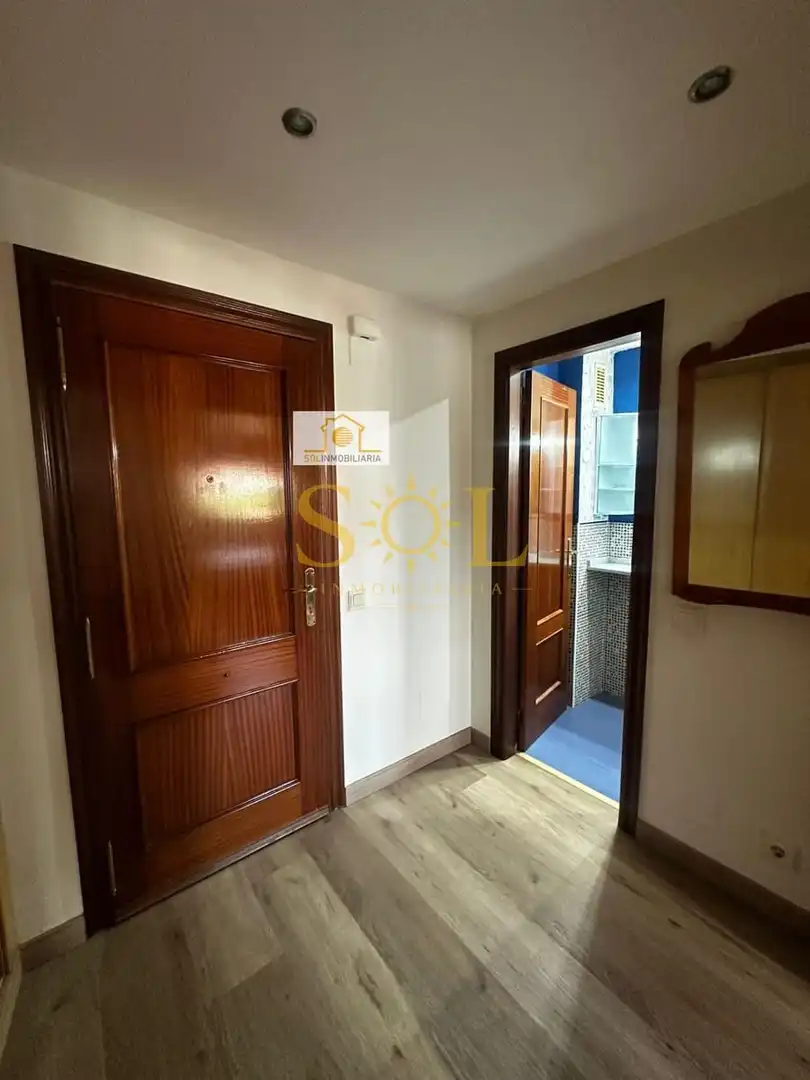 Apartament en venda en León Capital  amb Calefacció, Parquet i Moblat