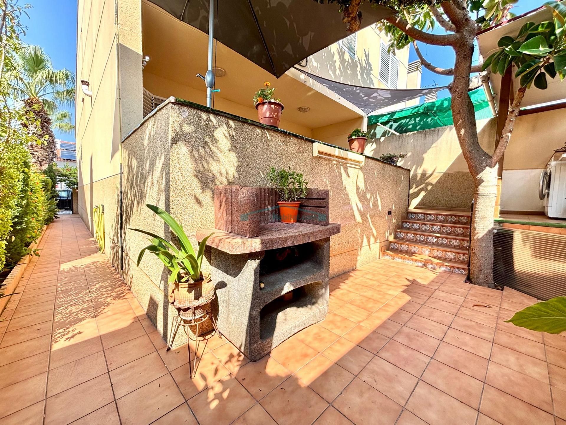 Terrassa de Casa adosada en venda en Sagunto / Sagunt amb Aire condicionat, Jardí privat i Terrassa